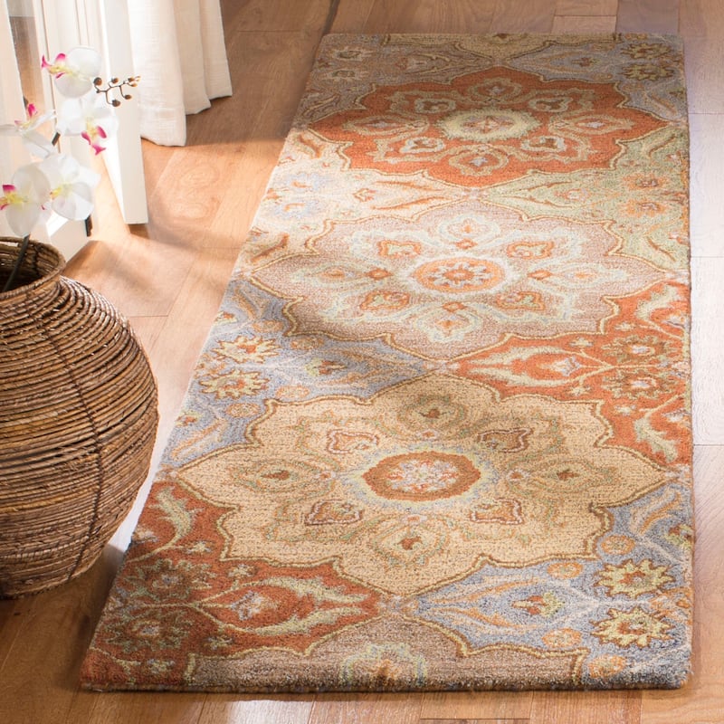 SAFAVIEH Handmade Heritage Uranie Traditional Oriental Wool Rug