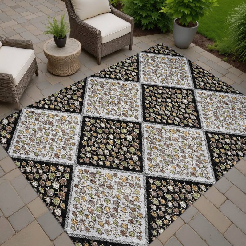 Machine Washable Indoor/ Outdoor Diamond Fish Chantille Rug