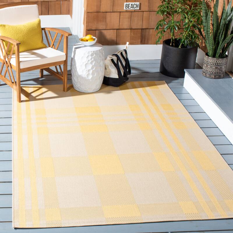 SAFAVIEH Courtyard Oriole Plaid Indoor/ Outdoor Waterproof Patio Backyard. - 6'7" x 9'6" - Gold/Beige