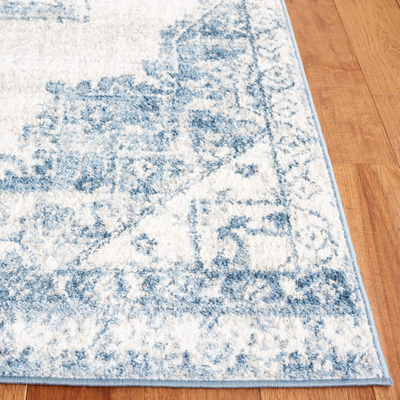 SAFAVIEH Layla Leanne Shabby Chic Farmhouse Rug