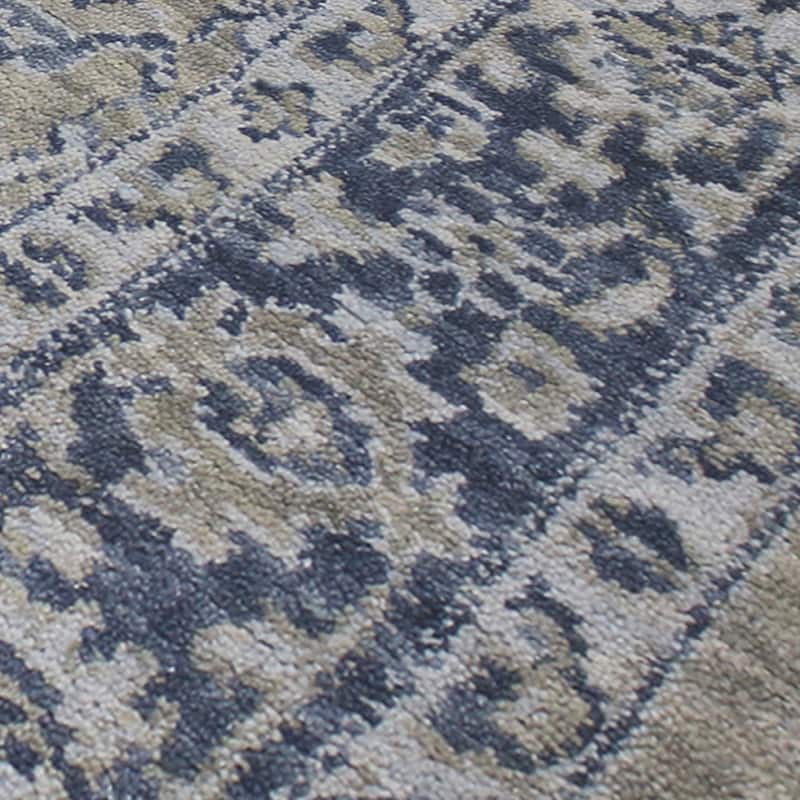Ivanna Classic Bordered Hand-Woven Area Rug