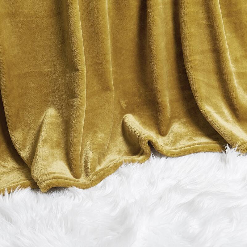 Christmas Solid Flannel Fleece Throw Blanket