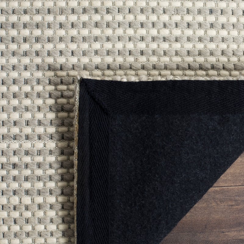 SAFAVIEH Handmade Natura Refiqe Wool Rug