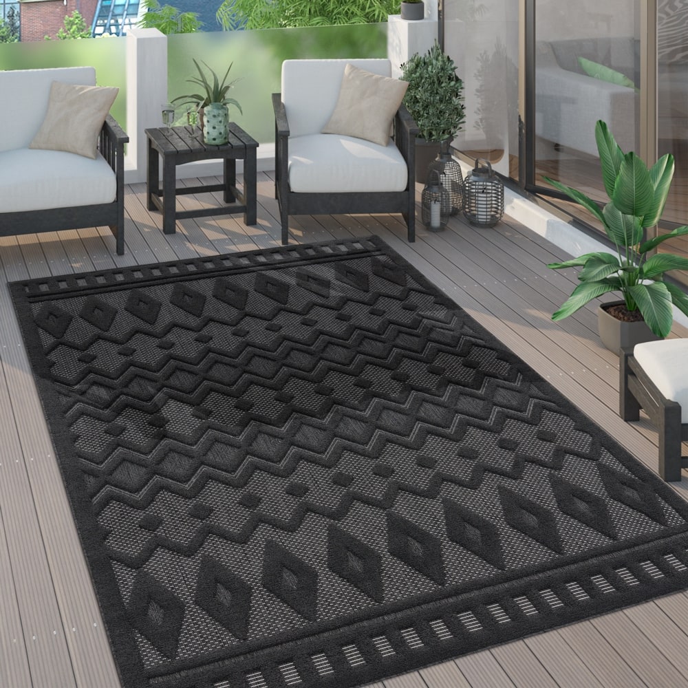 Indoor & Outdoor Rug With Geometric Trellis High-Low Pattern