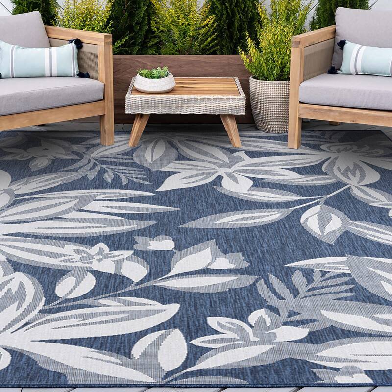 Exo Coastal Floral Indoor/Outdoor Area Rug - 5'3'' x 7'3'' - Navy/Cream