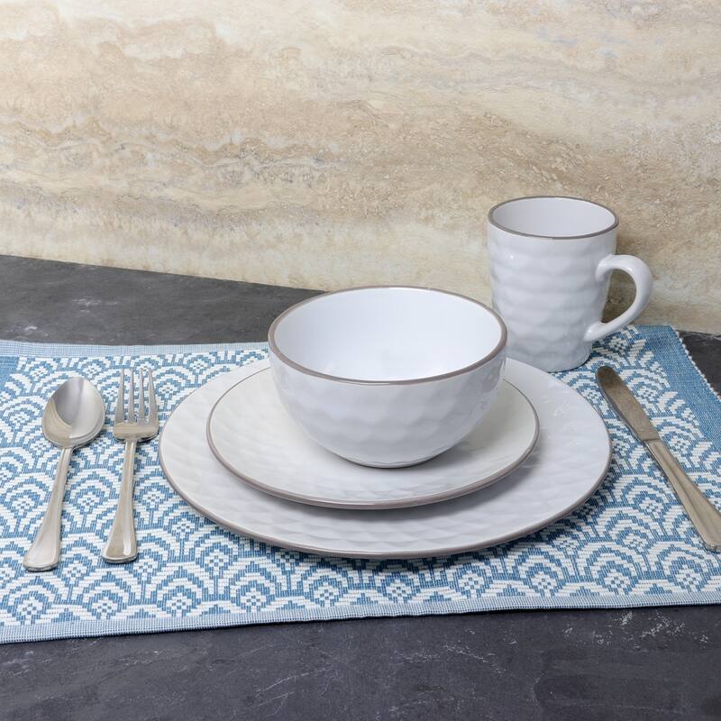 Dinnerware 16 Piece Set in White Seasalt Setting for 4
