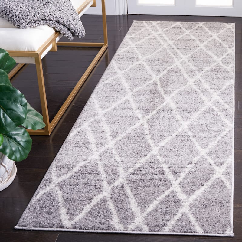 SAFAVIEH Adirondack Shukrie Trellis Rug - 2'6" x 6' Runner - Ivory/Silver