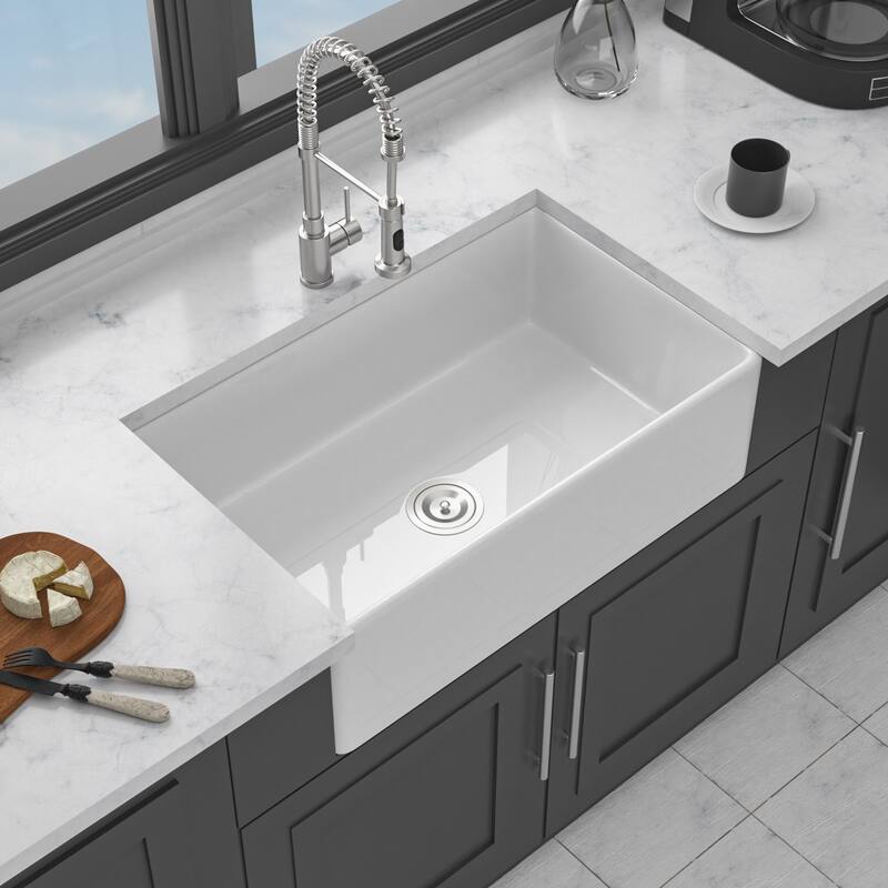 33" Farmhouse Single Bowl Ceramic Kitchen Sink in White - 33'' x 18'' x 10''