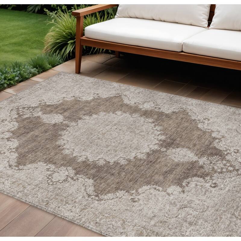HomeRoots Oriental Traditional Rectangle Outdoor Rug - 9' X 12'