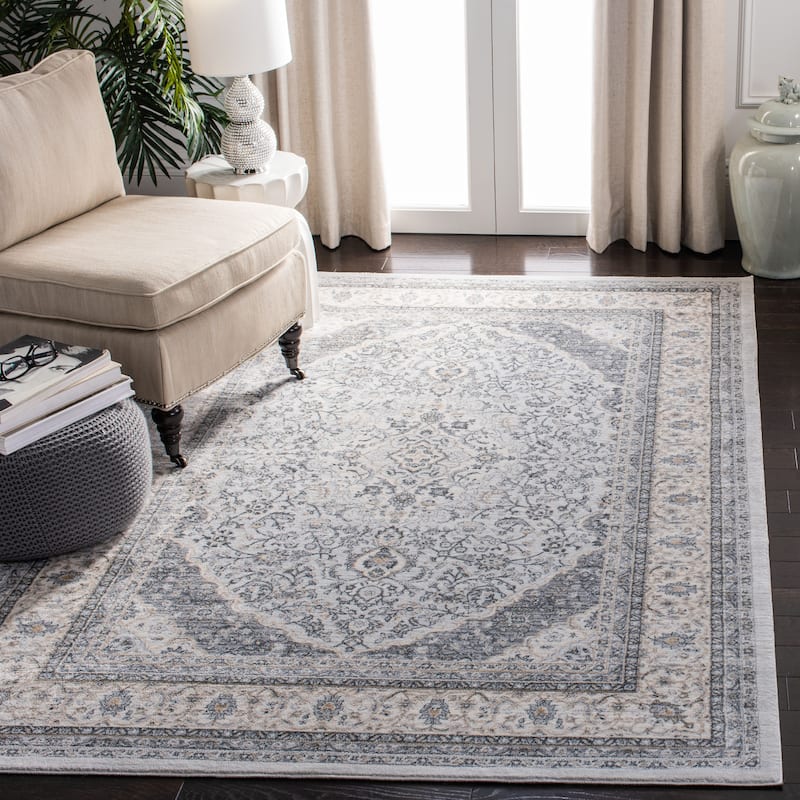 SAFAVIEH Isabella Anastasiia Traditional Oriental Rug - Light Grey/Cream - 5' 3" x 7' 6"
