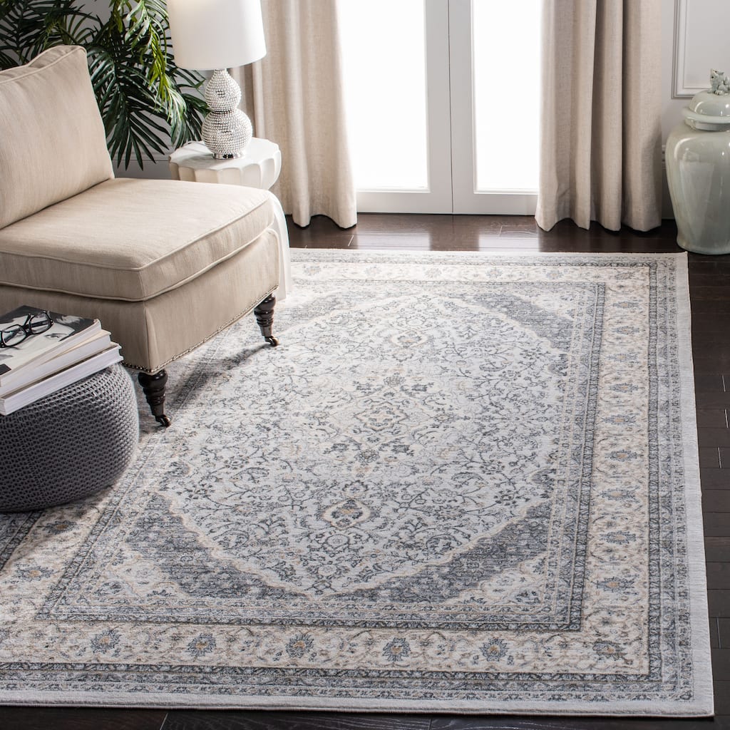 SAFAVIEH Isabella Anastasiia Traditional Oriental Rug - Light Grey/Cream - 5' 3" x 7' 6"