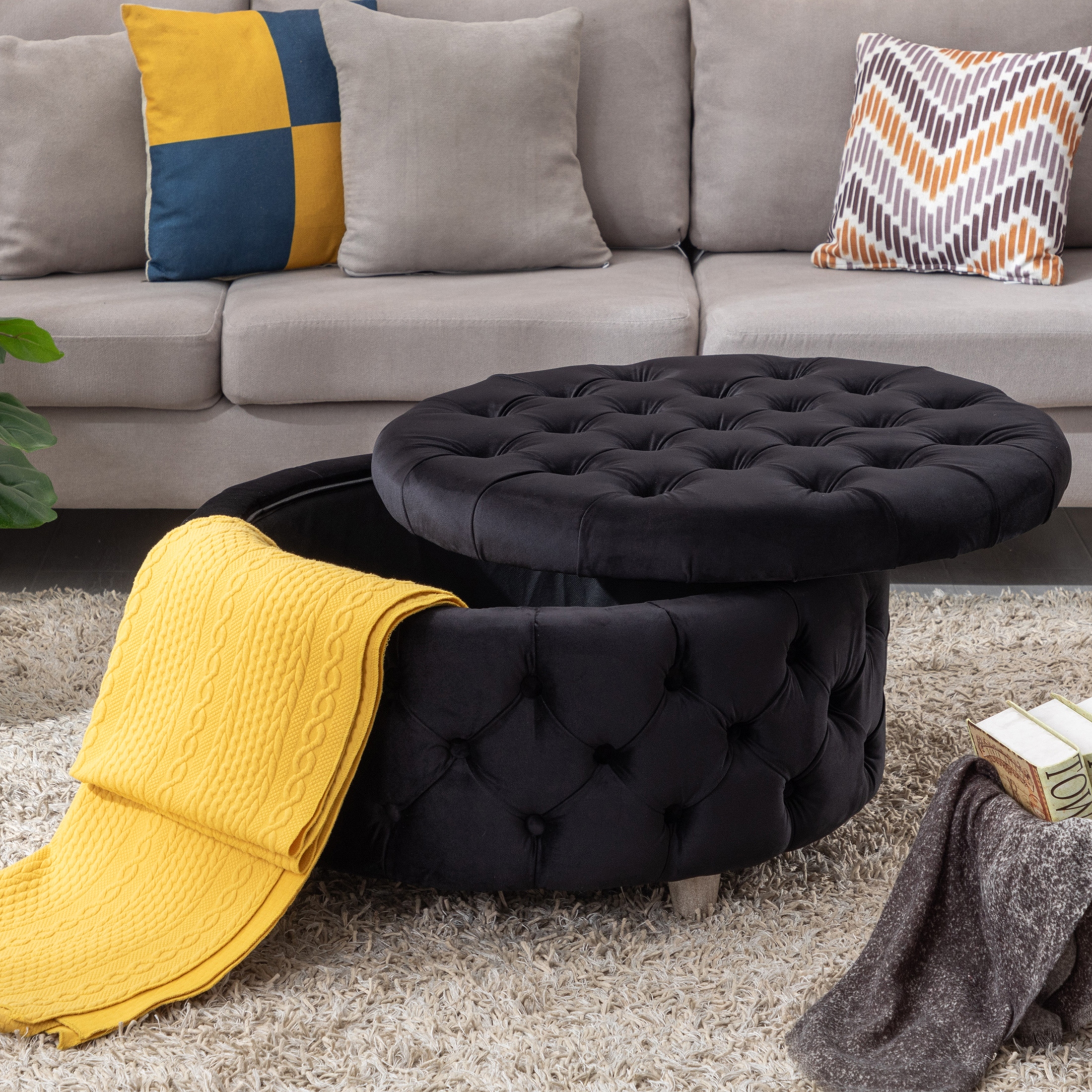 Round black velvet 2025 pillow