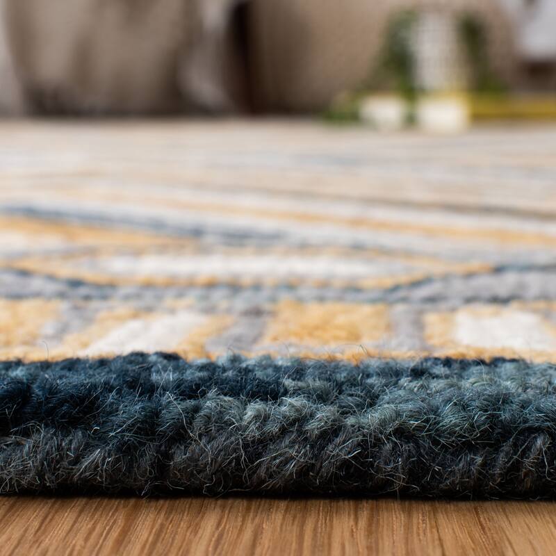 SAFAVIEH Handmade Aspen Zhitinja Boho Tribal Wool Rug