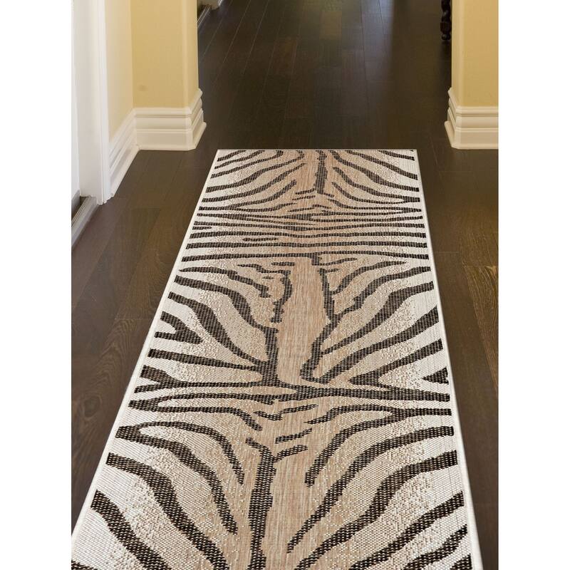 Liora Manne Carmel Zebra Indoor/Outdoor Rug Sand