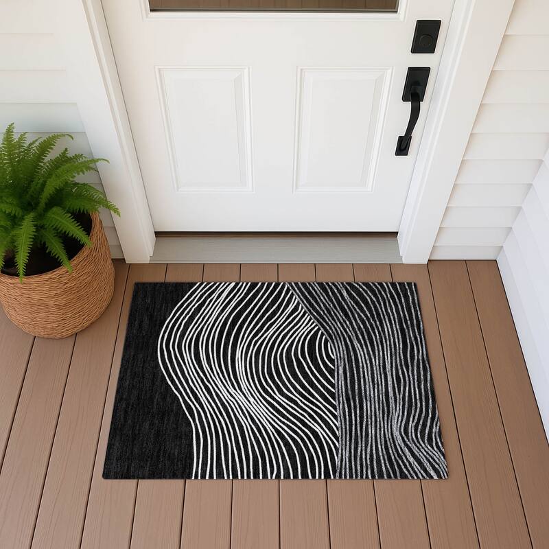 Machine Washable Indoor/ Outdoor Modern Arches Chantille Rug - Black - 1'8" x 2'6"