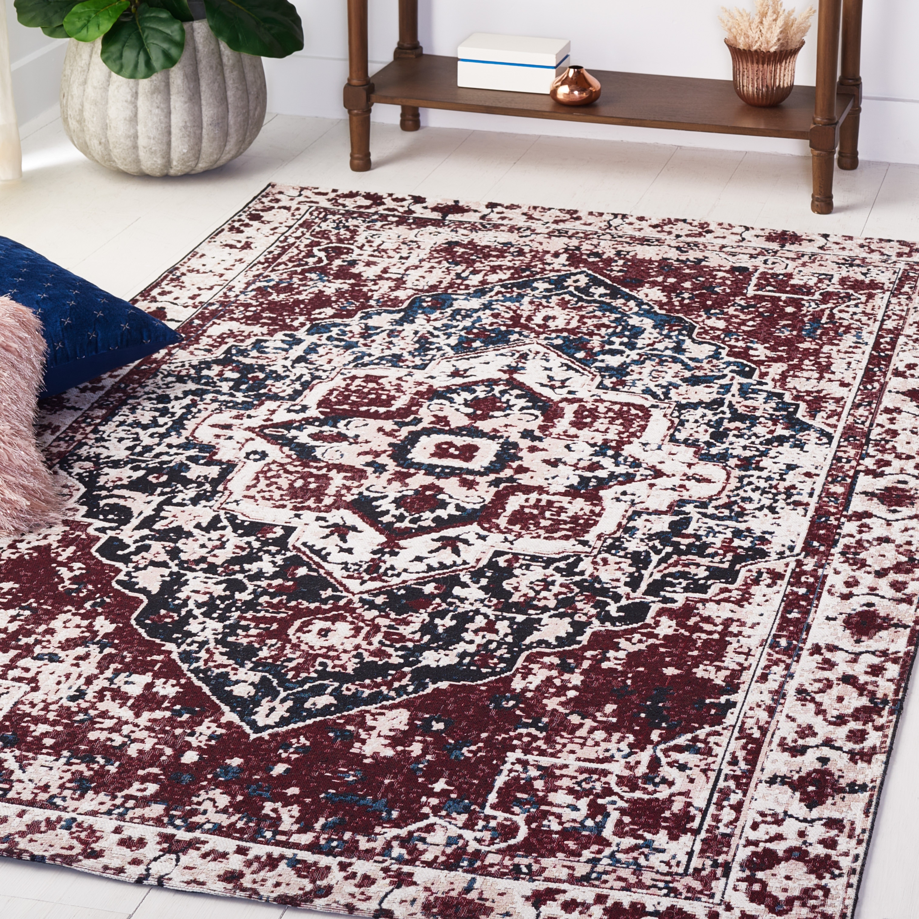 SAFAVIEH Easy Care Machine Washable Gontje Rug
