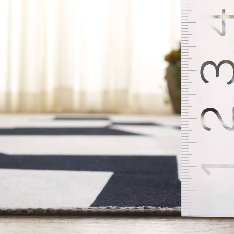 SAFAVIEH Malibu Peninah Machine Washable Slip Resistant Rug