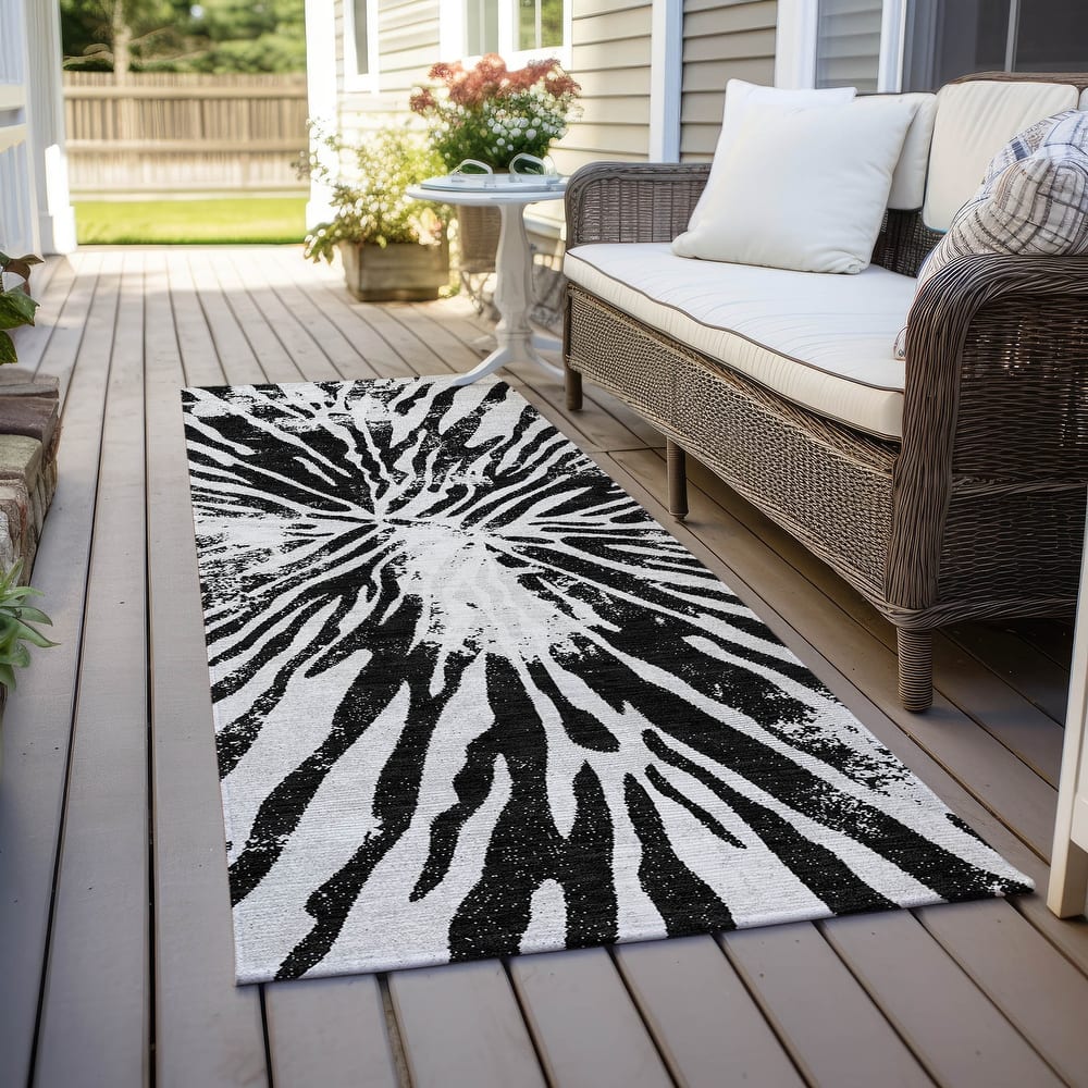 Machine Washable Indoor/ Outdoor Chantille Contemporary Burst Rug