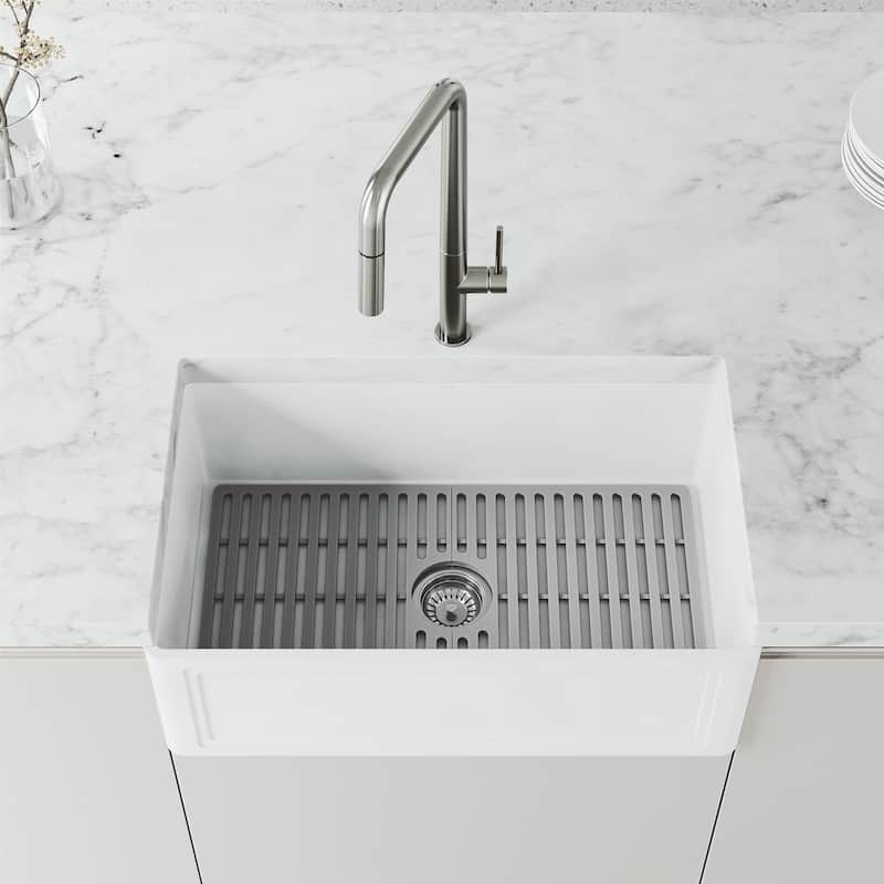 VIGO Parsons 18" H Single Handle Pull-Down Sprayer Kitchen Faucet