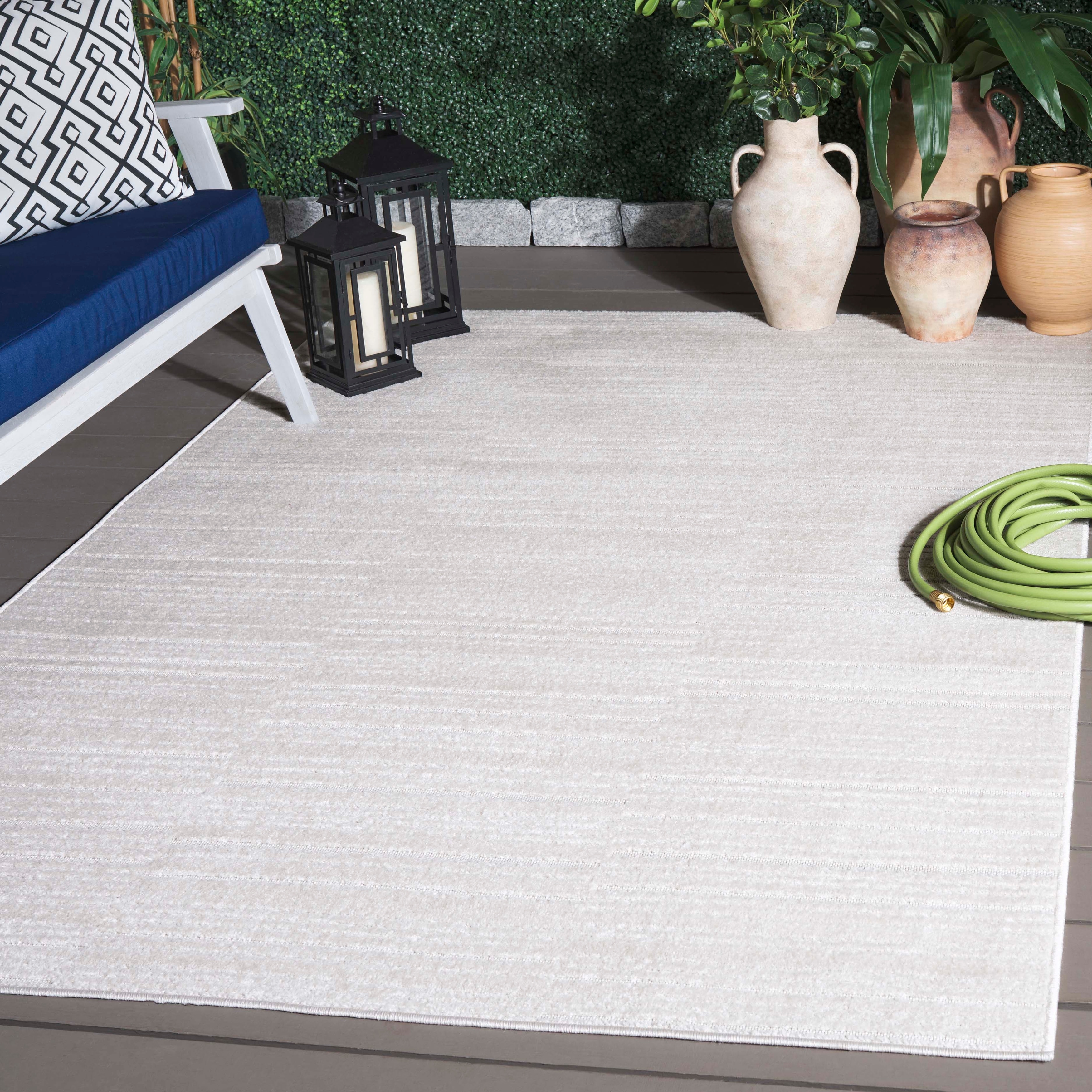 SAFAVIEH Stella Margeret Modern & Contemporary Rug