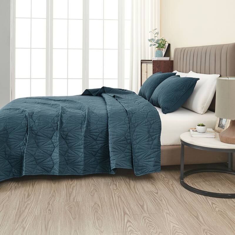 Premium Geometric Pinsonic Microfiber Quilt Set With Shams