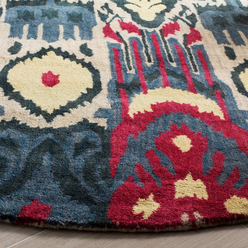 SAFAVIEH Handmade Ikat Cecelia Modern Wool Rug