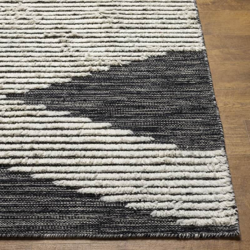 Livabliss Casual Apache Graphic Area Rug
