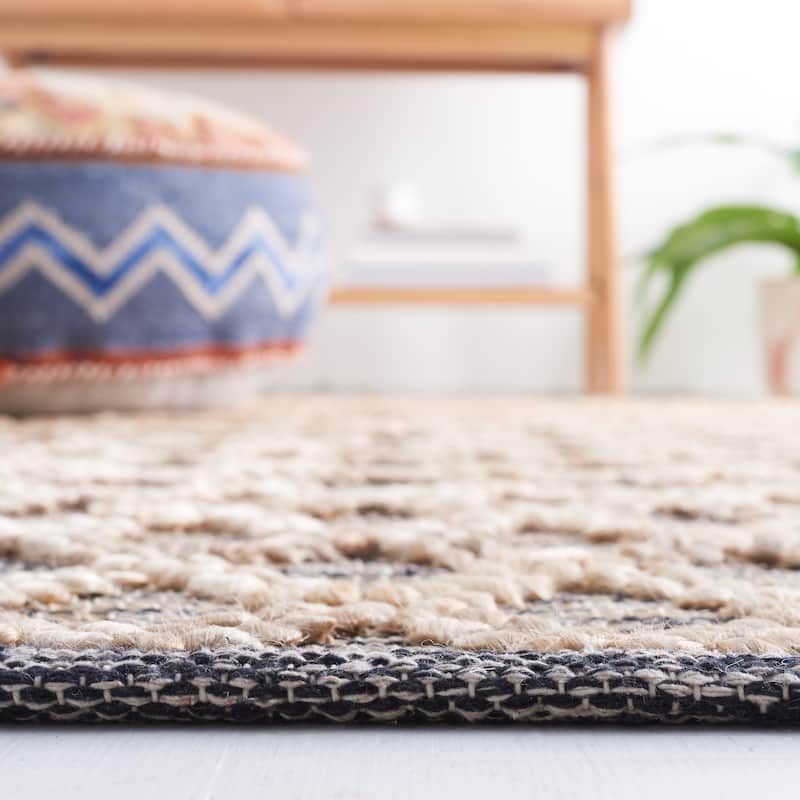 SAFAVIEH Flatweave Natural Fiber Veniamina Jute Rug