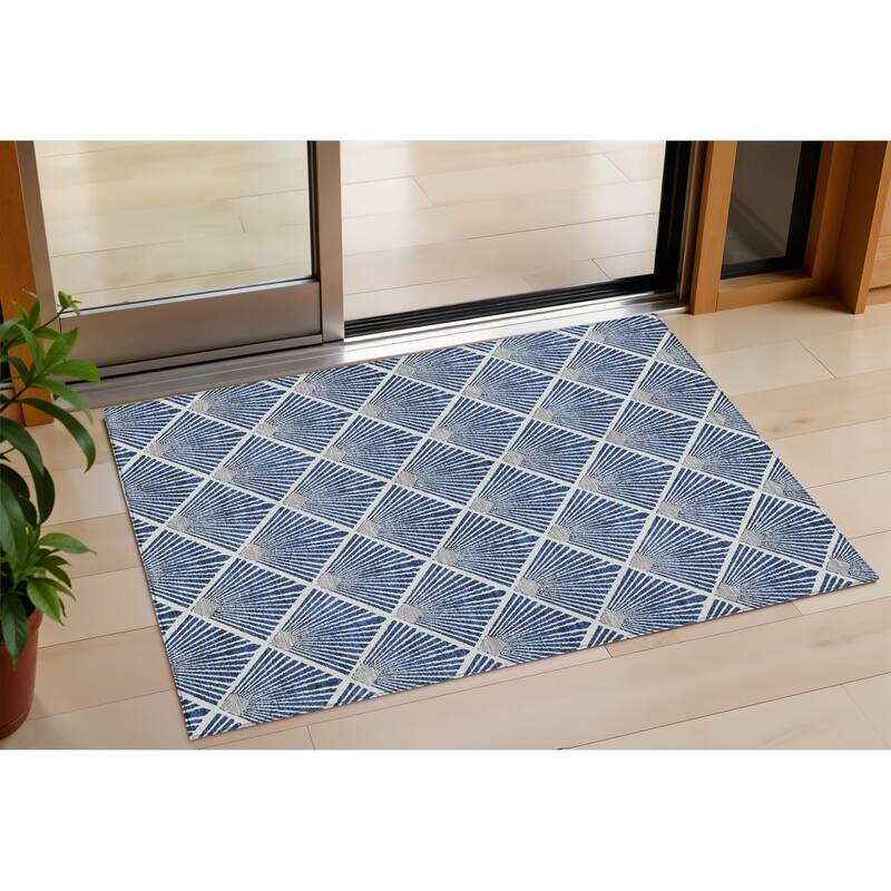 HomeRoots Geometric Transitional Rectangle Outdoor Rug - 3' x 5'