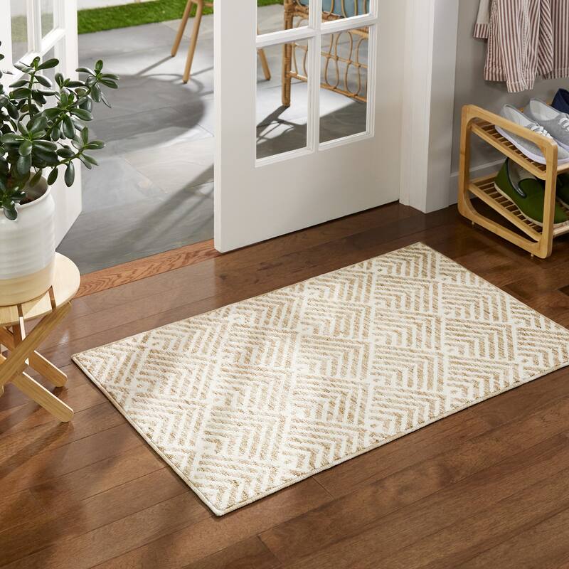 TOWN & COUNTRY EVERYDAY Walker Modern Stripe Everwash Washable Multi-Use Non-Slip Backing Decorative Rug - 2' x 3' 4" - Beige - Rectangle