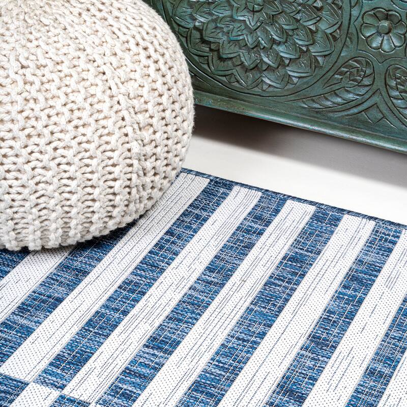 JONATHAN Y Grid Modern Offset Stripe Indoor/Outdoor Area Rug
