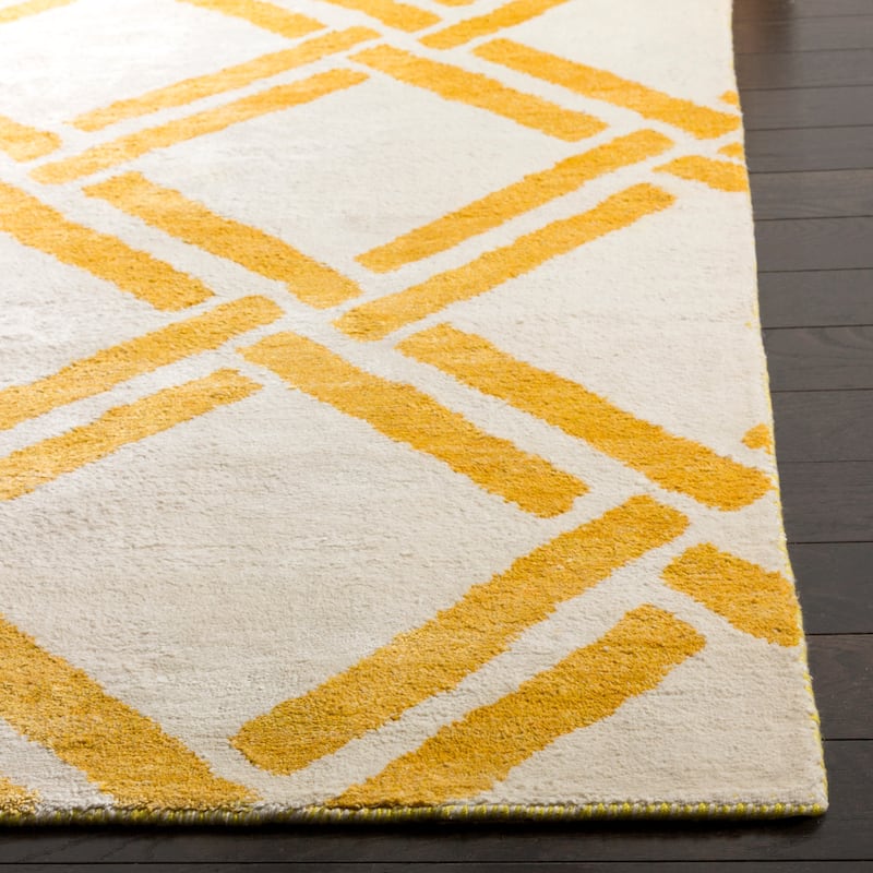 SAFAVIEH Couture Handmade Moroccan Soila Modern Viscose Rug