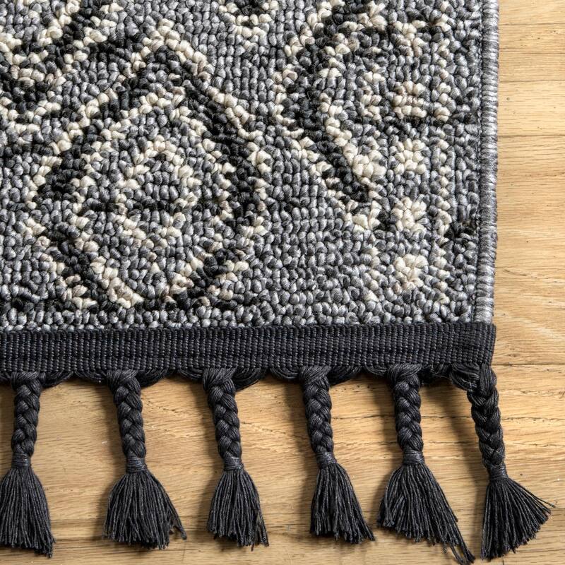 Nuloom Chenoa Striped Tribal Tassel Area Rug