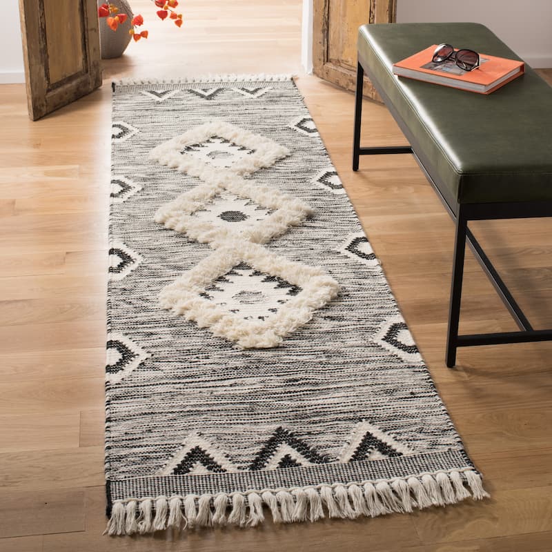 SAFAVIEH Hand-knotted Kenya Fiorenza Southwestern Tribal Wool Rug - 2'3" x 4' - Black/Ivory