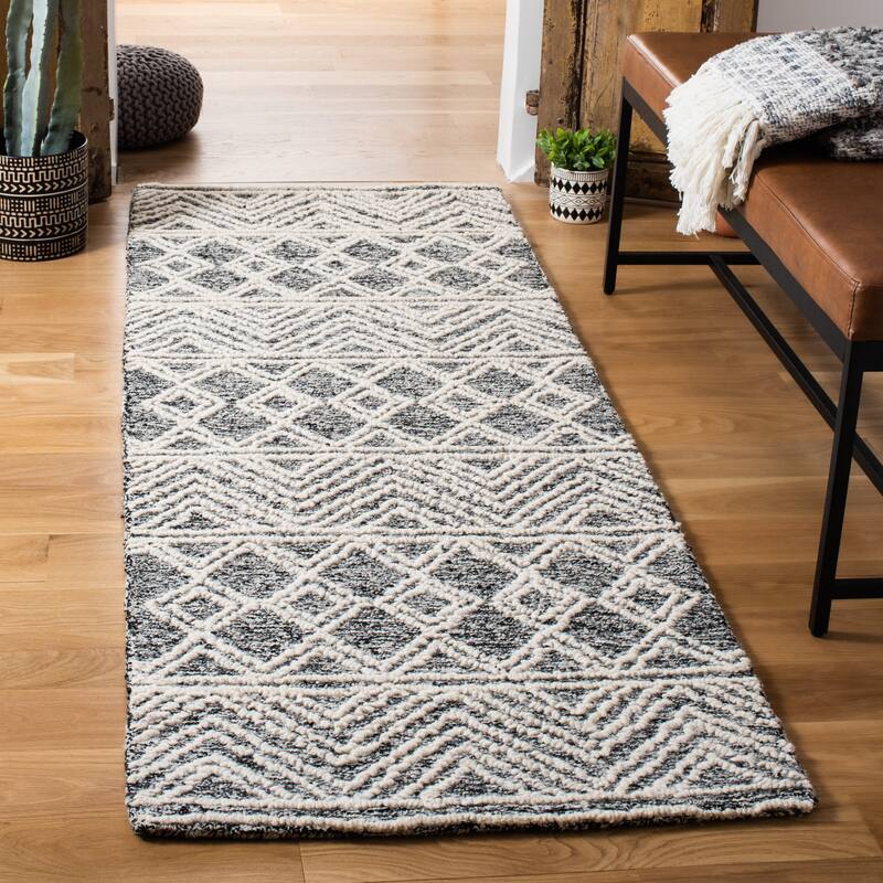 SAFAVIEH Handmade Micro-Loop Najada Transitional Wool Rug - 2'3" x 7' Runner - Ivory/Black