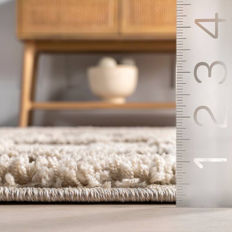 Nuloom Polina Geometric High-Low Tasseled Area Rug