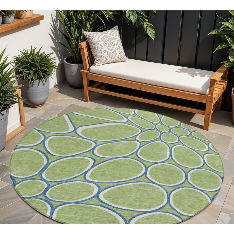 HomeRoots Abstract Transitional Rectangle Outdoor Rug - 8' Round