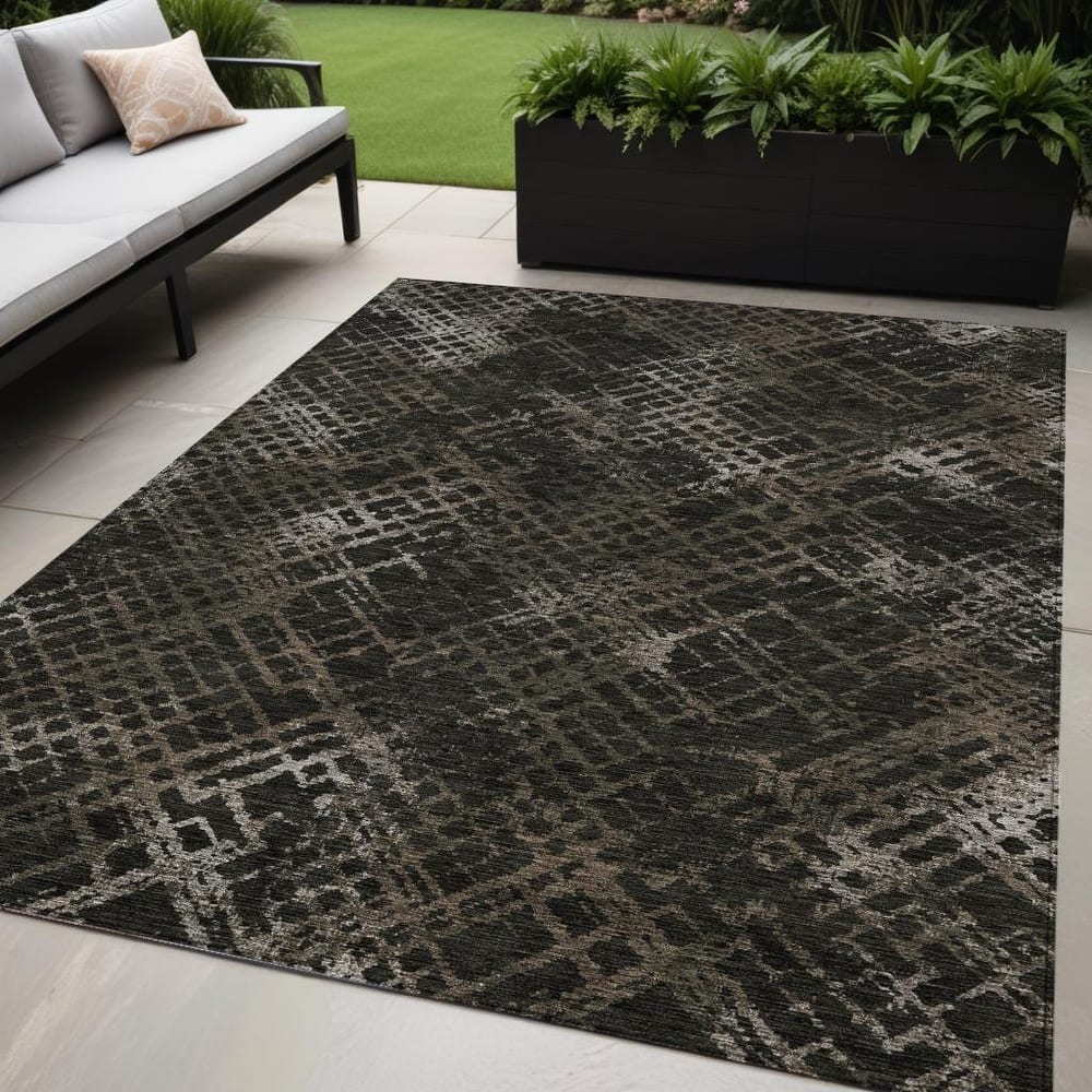 HomeRoots Geometric Transitional Rectangle Outdoor Rug