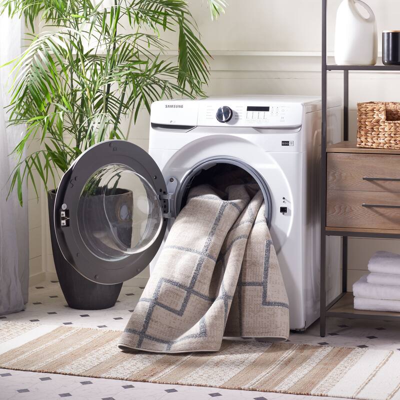 SAFAVIEH Blair Machine Washable Joany Slip Resistant Rug