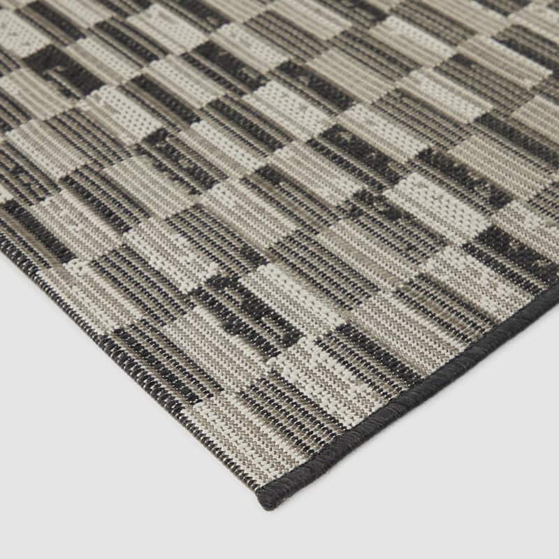 Joan Checkered Indoor/Outdoor Area Rug