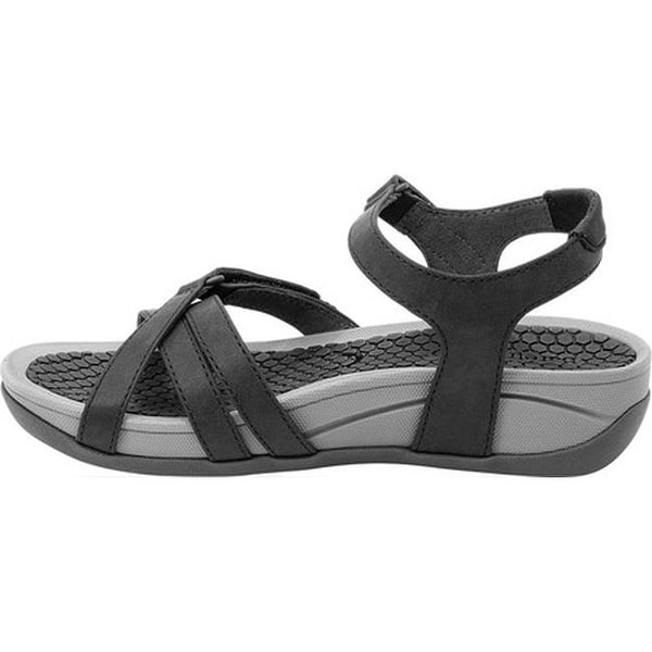baretraps walking sandals