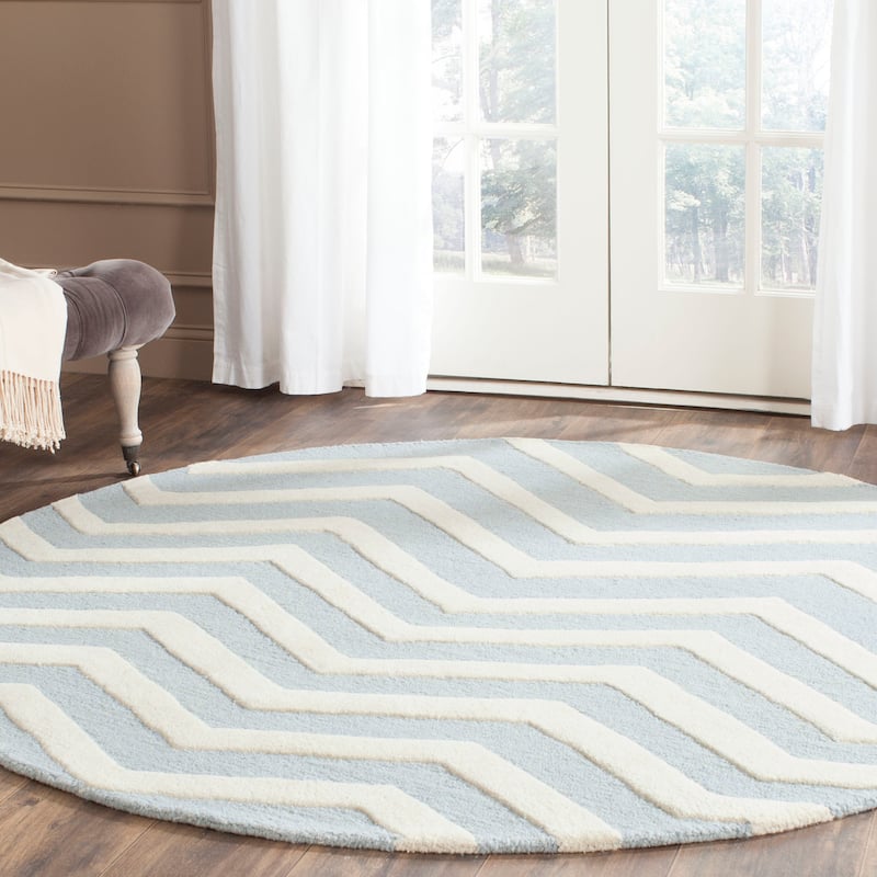 SAFAVIEH Handmade Cambridge Terttu Chevron Wool Rug - 6' Round - Blue/Ivory