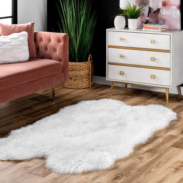 https://ak1.ostkcdn.com/images/products/is/images/direct/257cde3a5caf08f46660517b33674990a8990a99/nuLOOM-Faux-Flokati-Sheepskin-Soft-and-Plush-Shag-Area-Rug.jpg?impolicy=medium