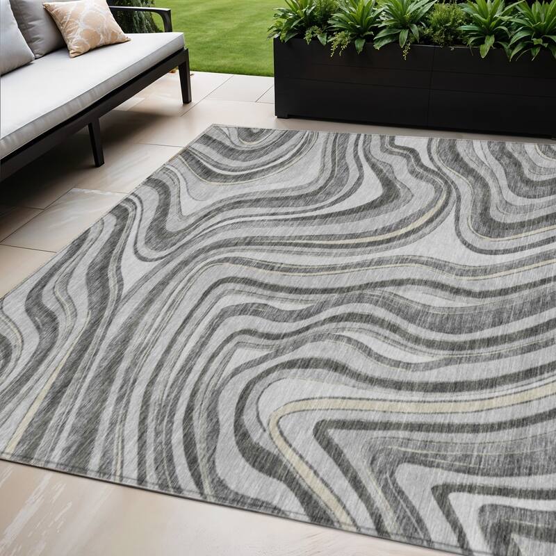 HomeRoots Abstract Transitional Rectangle Outdoor Rug - 5' X 8'