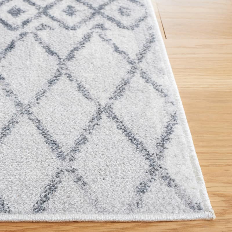 SAFAVIEH Toscana Angelina Tribal Rug