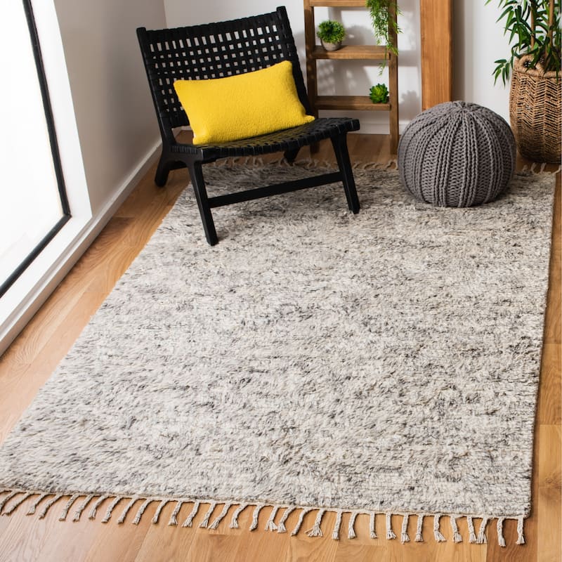 SAFAVIEH Handmade Casablanca Shag Gajana Tribal Wool Rug - 4' x 6' - Silver
