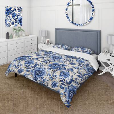 Designart "Cobalt Blue And White Victorian Floral Pattern II" White Cottage Bed Cover Set With 2 Shams