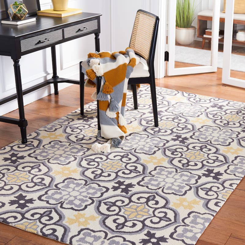 SAFAVIEH Handmade Four Seasons Alberdina Floral Rug - 5' x 8' - Grey/Ivory