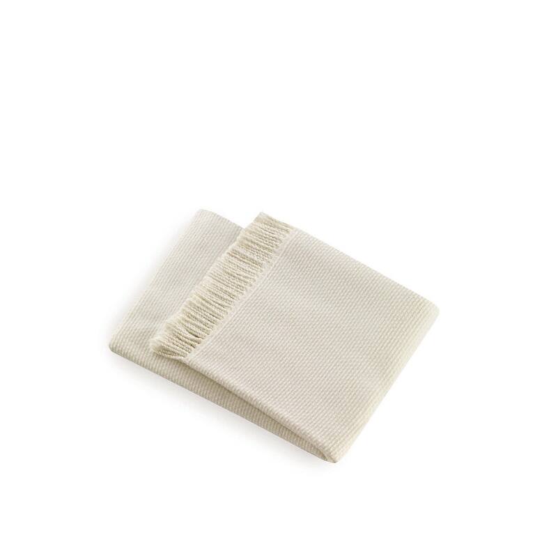 Soft Creamy White Links Pattern Throw Blanket