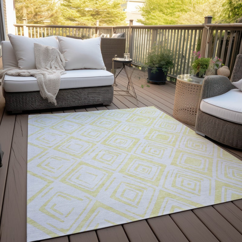 Machine Washable Indoor/ Outdoor Chantille Diamonds Ombre Rug